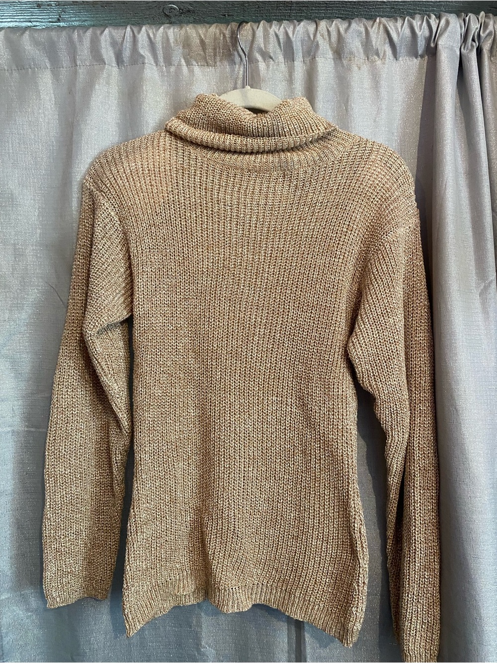 VTG Ellen Tracy metallic gold rib-knit turtleneck sweater. Y2K